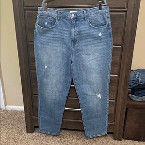 Hudson Medium Rinse Distressed Blue Jeans Size 33 waist. Boyfriend fit.